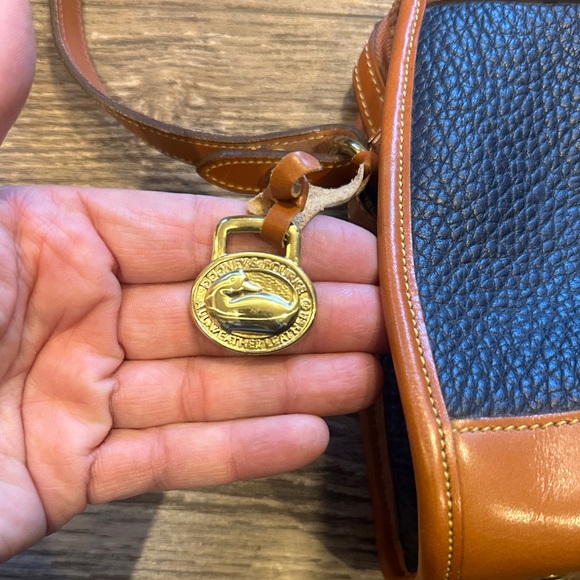 Classic Black and Brown Leather Men's Bag - Picture 6 of 6